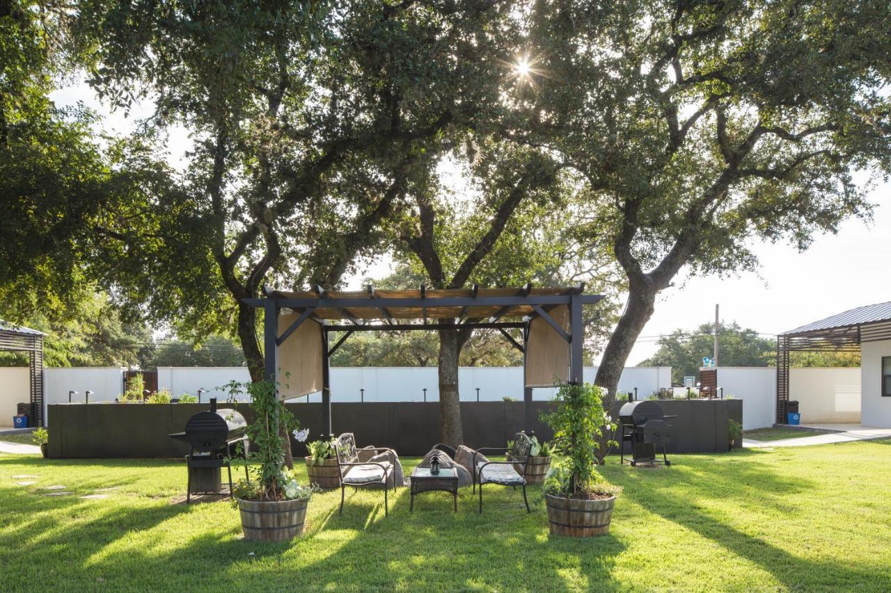 Hotel Flora And Fauna Wimberley Exterior photo