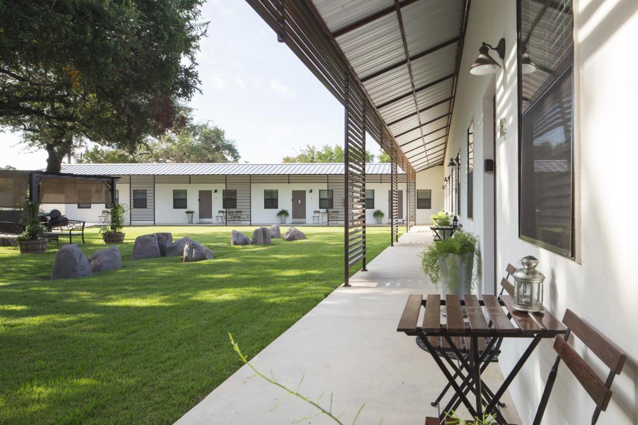 Hotel Flora And Fauna Wimberley Exterior photo